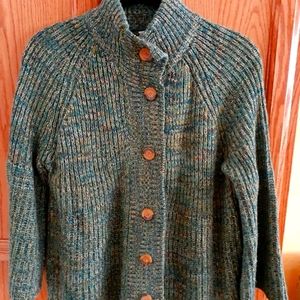 Button swing sweater